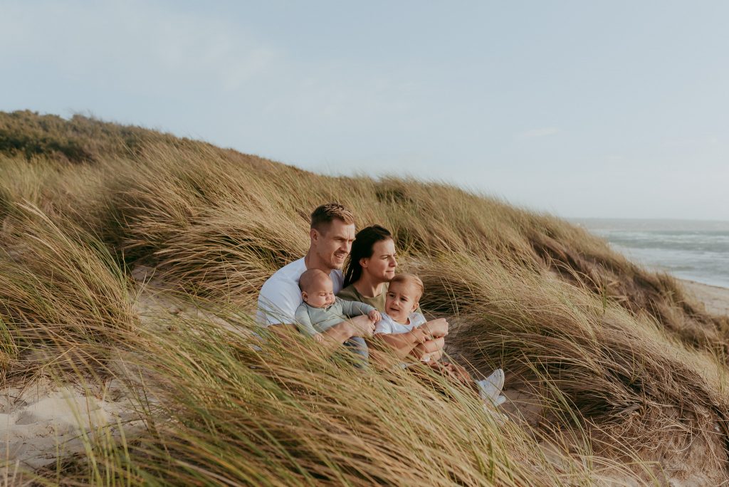 lifestyle family photography on beach