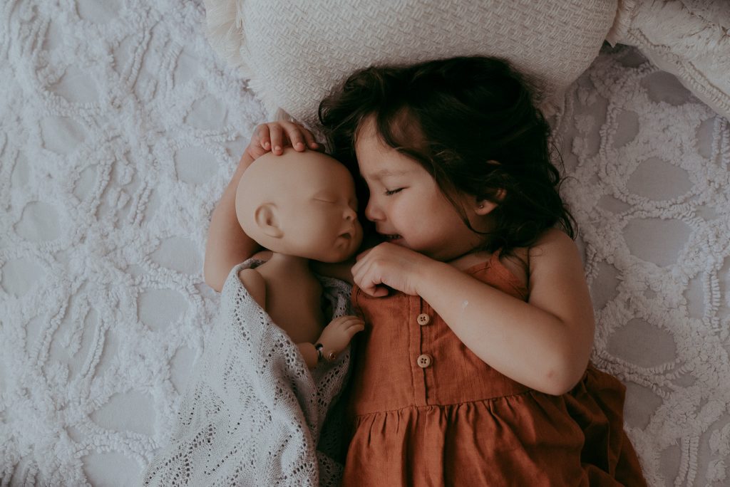 newborn and sibling how to photograph