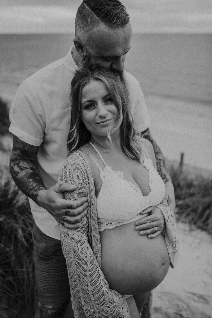 simple pregnancy portrait session