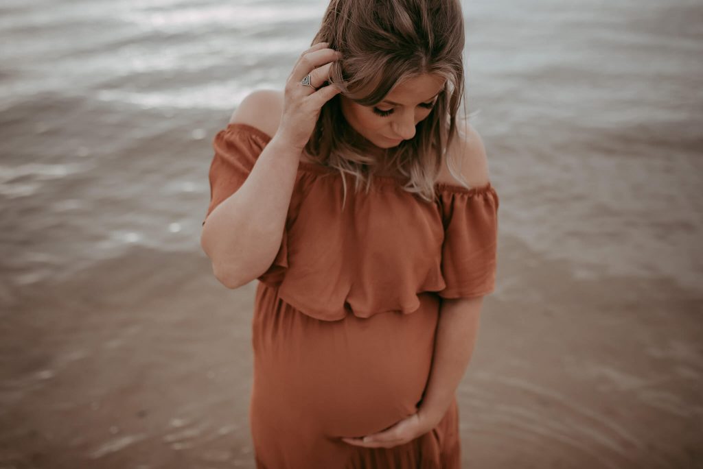 natural pregnancy photoshoot