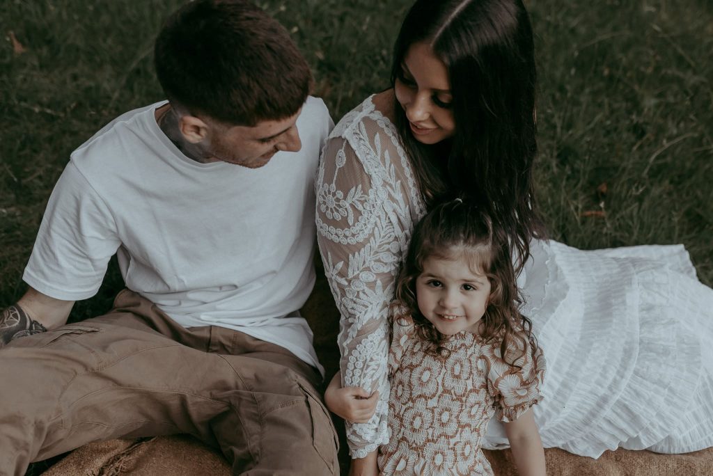 photoshoot with natural poses for family