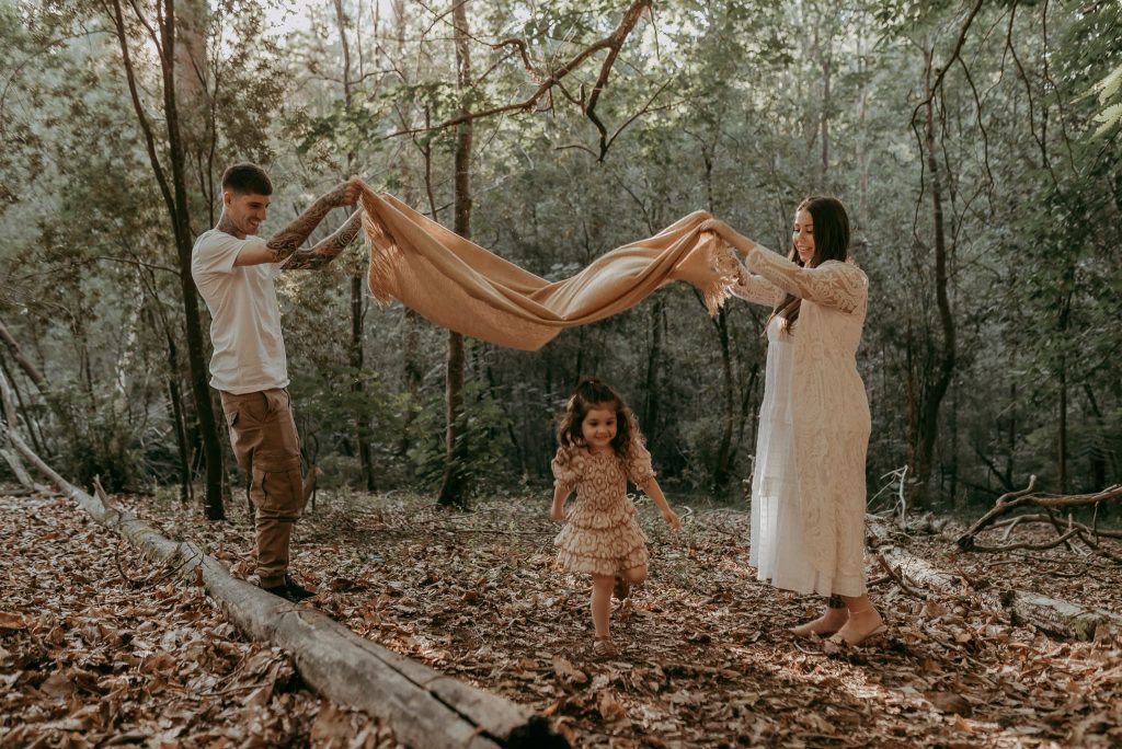 family photoshoot with candid poses