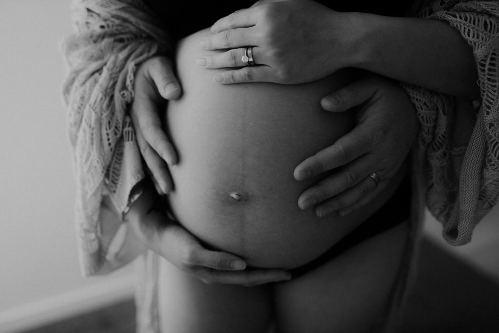 photoshoot in studio for pregnancy memories